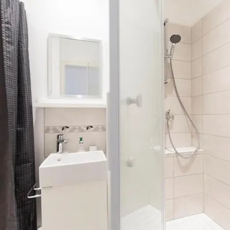 Happy - 9 Min Sanctuaires - Renove & Equipe - 3 Couchages Apartment *